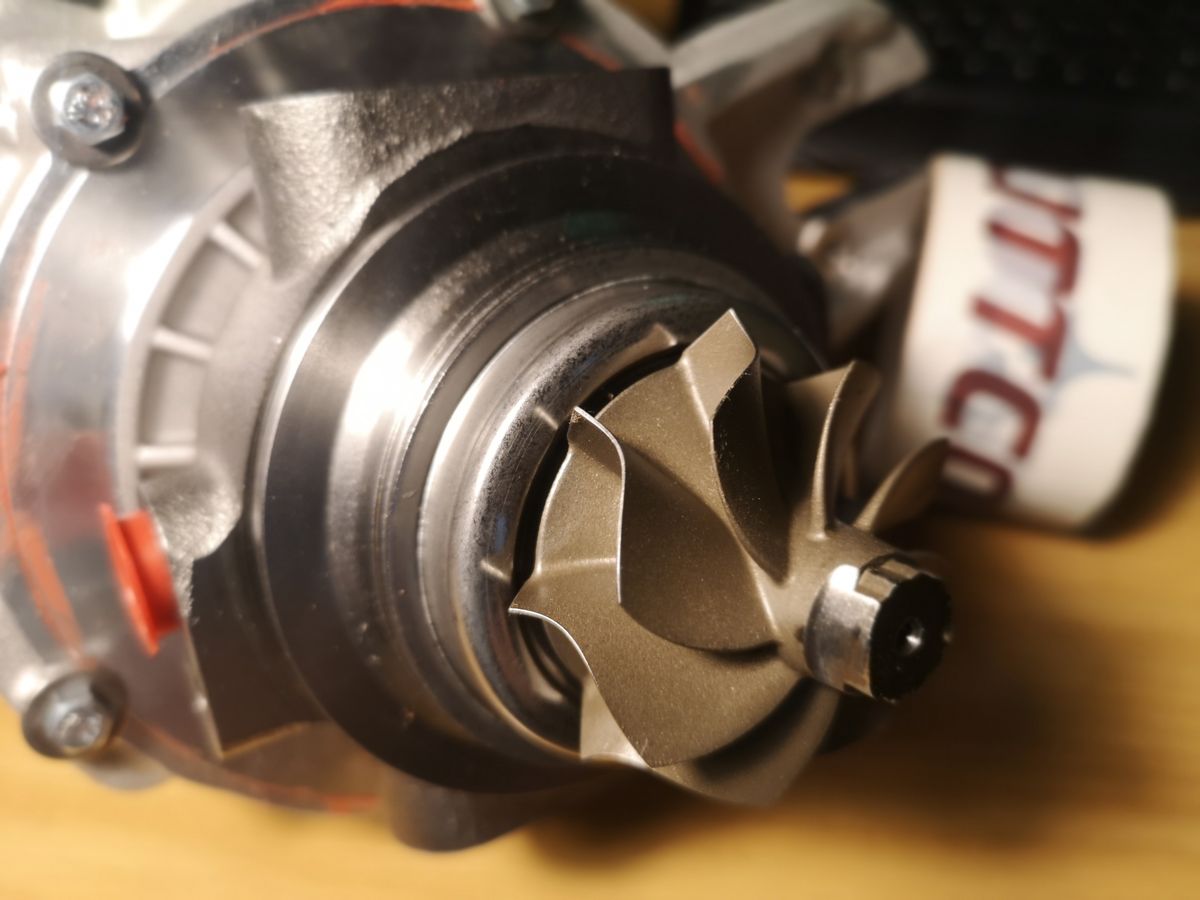 Desk fan.